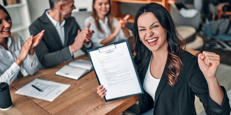 Instituciones eliminarán barreras mediante alcance especializado, asesoría dedicada y transparencia en datos de empleo.