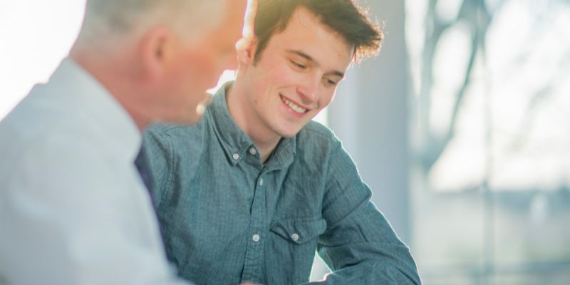 La formalización de la mentoría dentro de los planes institucionales, junto con el soporte tecnológico y humano, permite maximizar su impacto en la retención y el éxito académico.