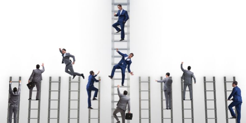 Porque un profesional que sale al mercado con un mapa claro de sus competencias reales tiene más posibilidades de éxito.