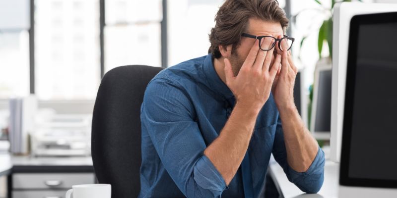 Señales de desgaste ejecutivo y prácticas de regulación emocional