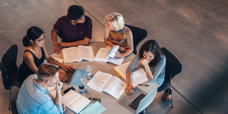 Un porcentaje considerable de estudiantes reporta desmotivación frente a calificaciones que no reflejan adecuadamente su proceso formativo.