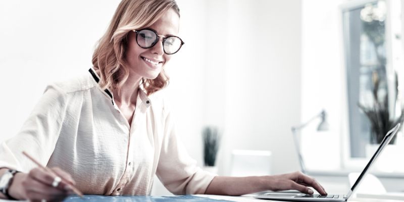 De esta forma, la evaluación se transforma de un mero trámite burocrático en una herramienta útil y significativa para estudiantes y futuros empleadores.