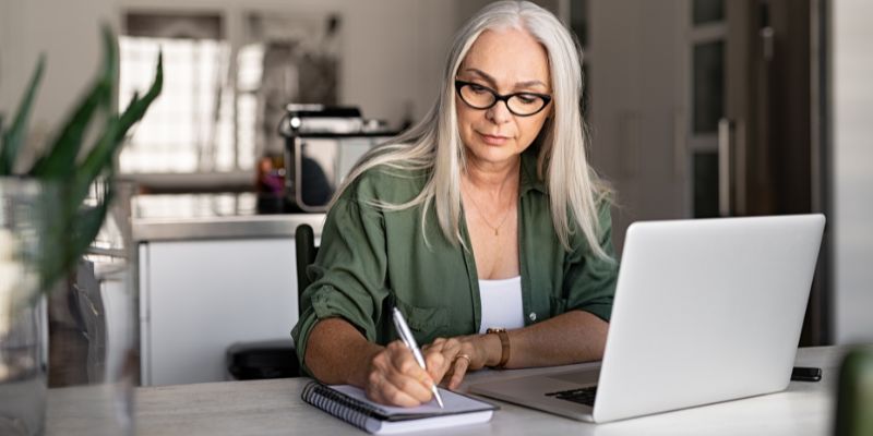 Woman using her computer to study and learn from business simulations.