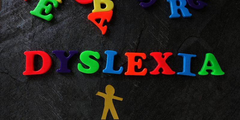 Letras de colores formando la palabra Dislexia.